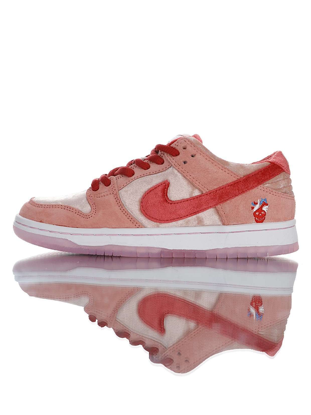 Z2369 StrangeLove x Nike SB Dunk Low»Valentine’s Day»