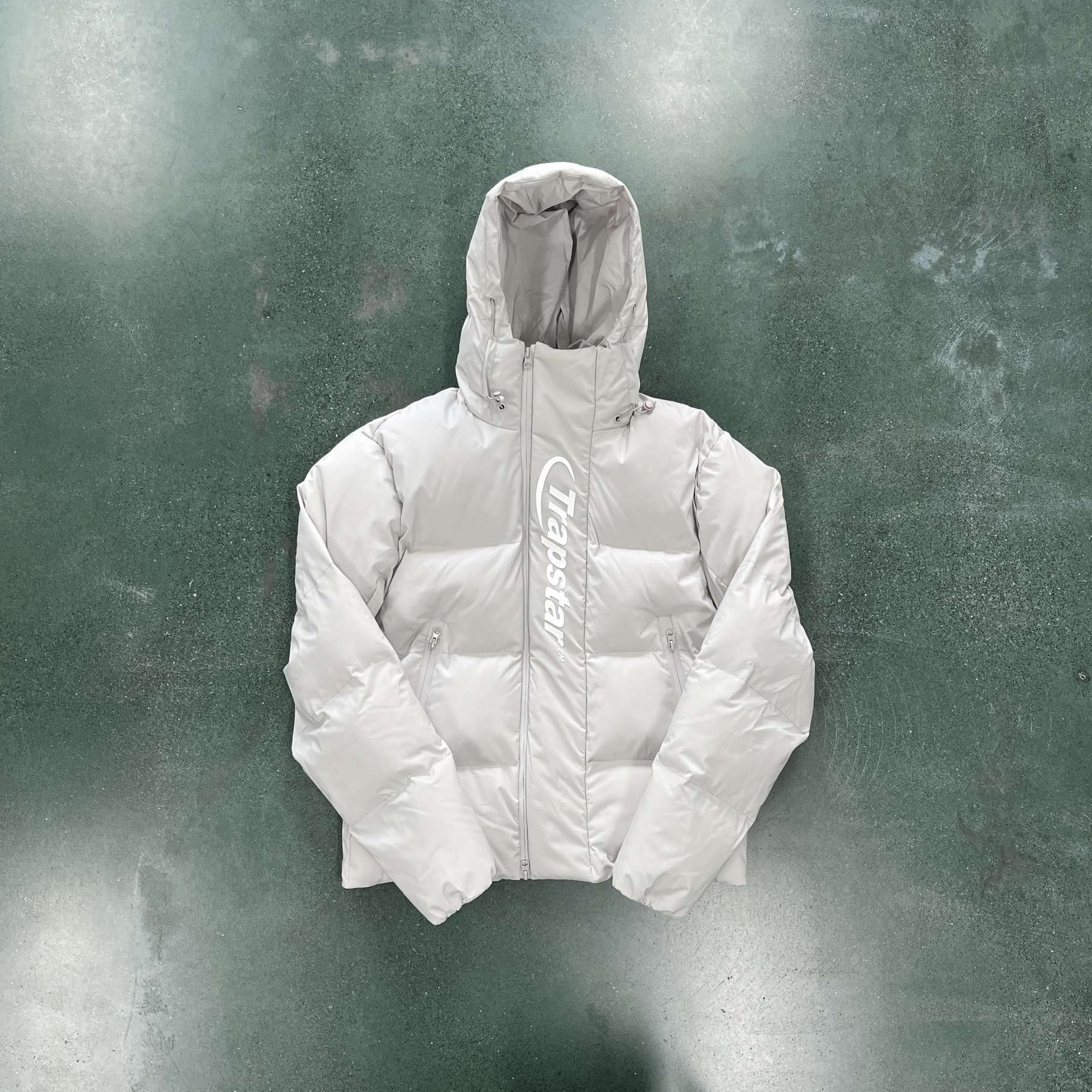 Z1507 Chaqueta Trapstar “ It’s a Secret ” ( PUFFER-WHITE-GREY ) - Imagen 8