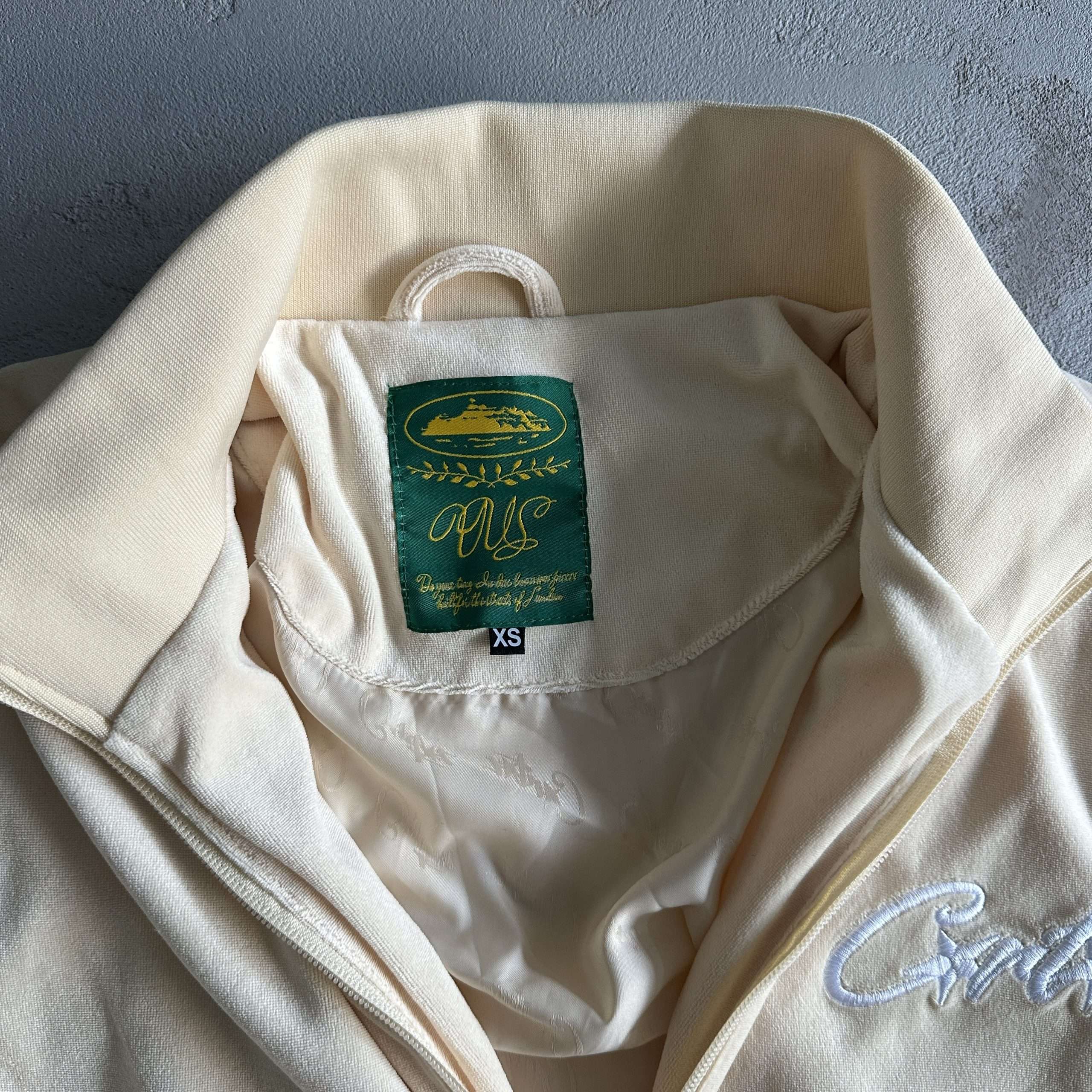 Z1555 Chándal Corteiz Velor – Cream - Imagen 2