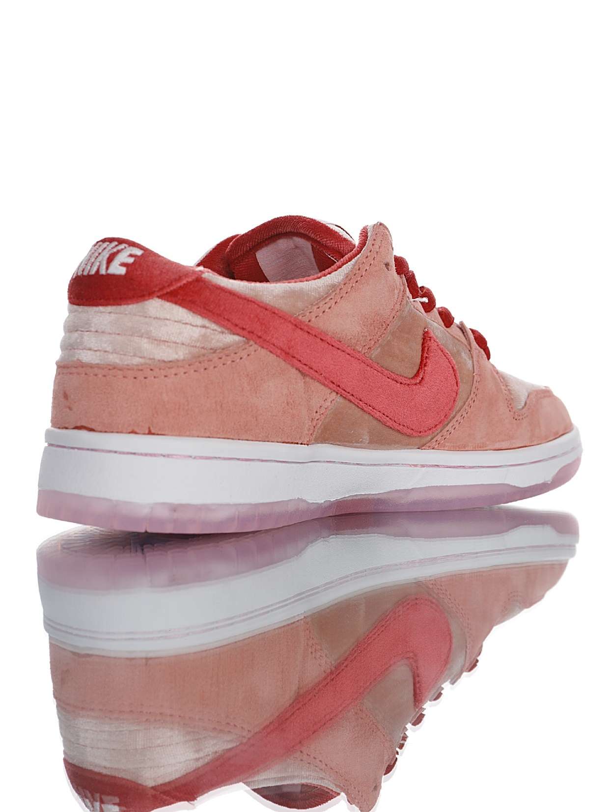 Z2369 StrangeLove x Nike SB Dunk Low»Valentine’s Day» - Imagen 3