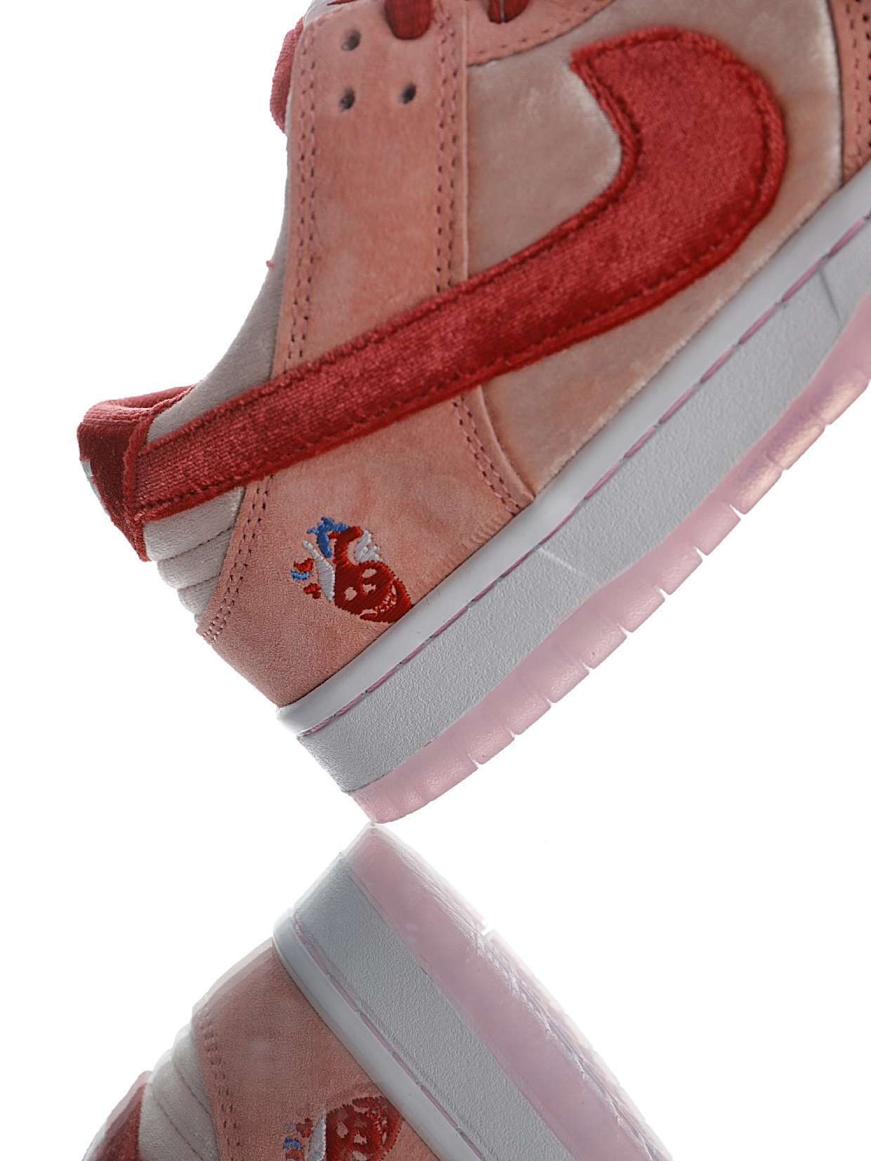 Z2369 StrangeLove x Nike SB Dunk Low»Valentine’s Day» - Imagen 9